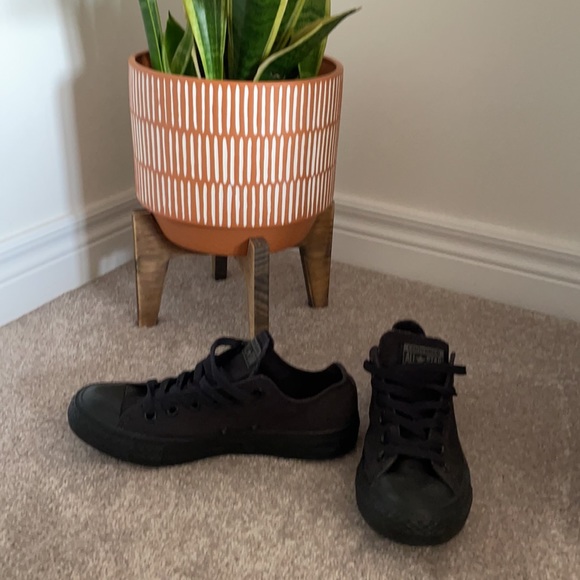 Converse | All Black Low Tops - Picture 3 of 6